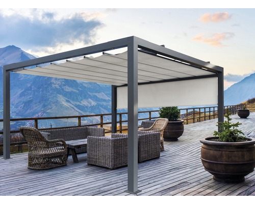 Terrasse mit grauem Pavillon, Markise und Sitzgruppe vor Bergkulisse