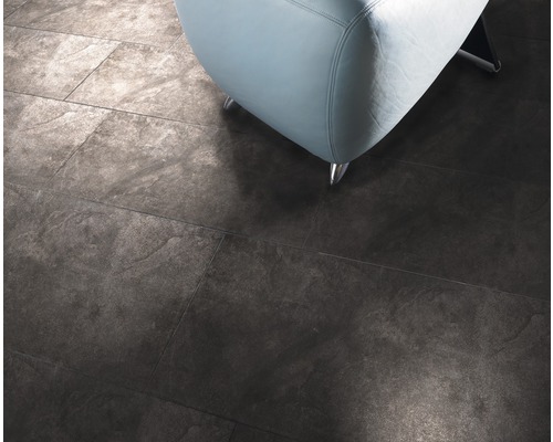 Verlegung von Bodenfliesen in Steinoptik