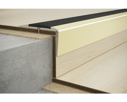 Treppenkante mit Antirutschstreifen für Treppenrenovierung