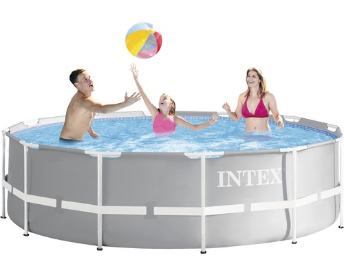 Intex Frame Pool mit Familie und einem Wasserball