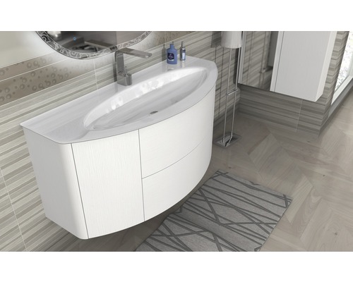 Badezimmer mit Waschtischunterschrank und Aufsatzwaschbecken