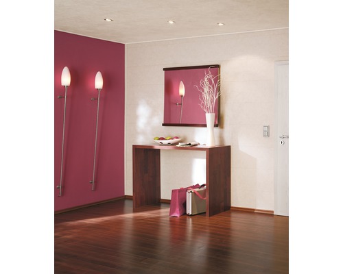 Eingangsbereich mit Konsole, Spiegel, Wandleuchten und Holzboden