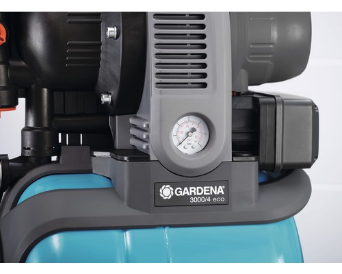 Detailaufnahme einer Gardena Hauswasseranlage 3000/4 eco mit Manometer