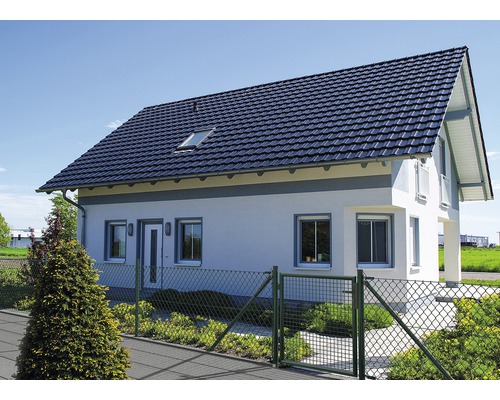 Einfamilienhaus mit Ziegeldach, Fenstern und Gartenzaun