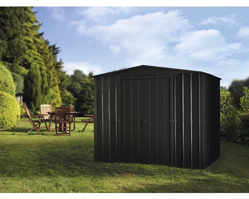 Gartenschuppen aus Metall im Garten