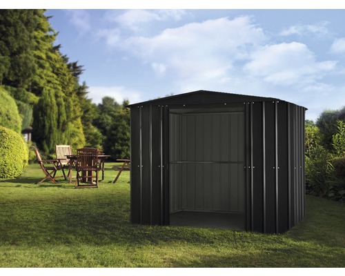 Metallgerätehaus GLOBEL Giebeldach 8x8, 245 x 245 cm, anthrazit Gartenszene mit einem Metall-Gartenhaus auf einer Rasenfläche