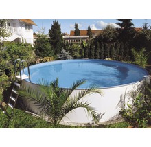 Rundes Schwimmbecken mit Leiter im Garten
