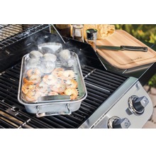 Garnele und Muscheln in einer Grillschale auf einem Grill