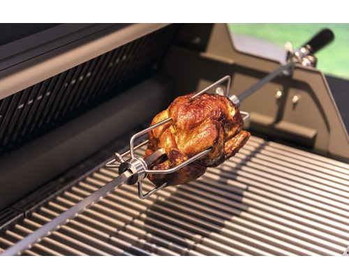 Gegrilltes Hähnchen auf einem Grillspieß