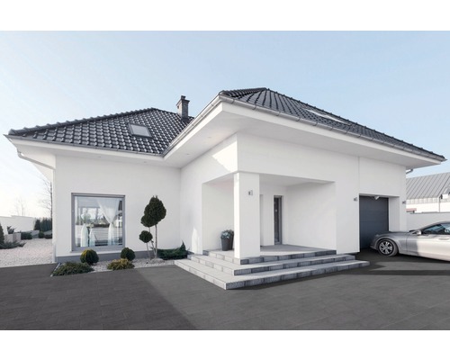 Modernes Haus mit dunklem Dach und gepflasterter Auffahrt