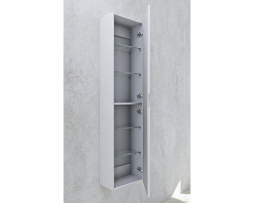 Weißer Hänge-Hochschrank mit offenen Glastablaren zur Badezimmeraufbewahrung