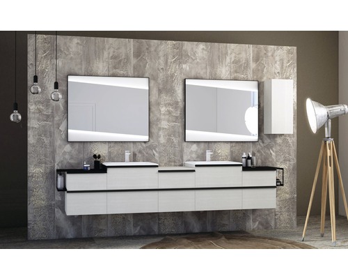 Modernes Badezimmer mit Doppelwaschbecken, Spiegeln, Waschbeckenunterschrank und Stauraum