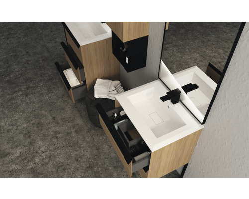 Modernes Badezimmer mit Waschtisch, Spiegel und Schubladen