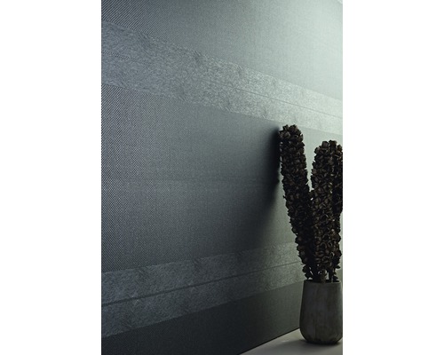 Nahaufnahme einer Strukturtapete im Innenraum