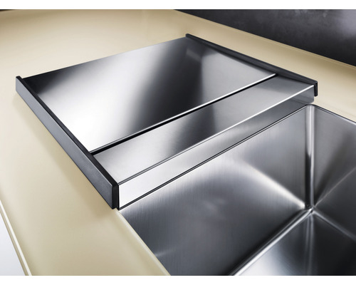 Edelstahlspüle mit Schneidebrett