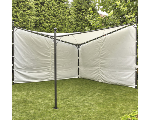 Gartenpavillon mit Seitenteilen auf einer Rasenfläche