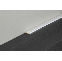 Bodenleiste aus Holz, montiert an einer Wand
