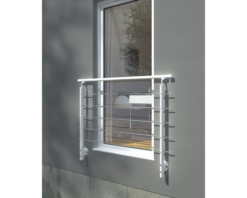 Fenster mit weißem Fenstergitter aus Metall