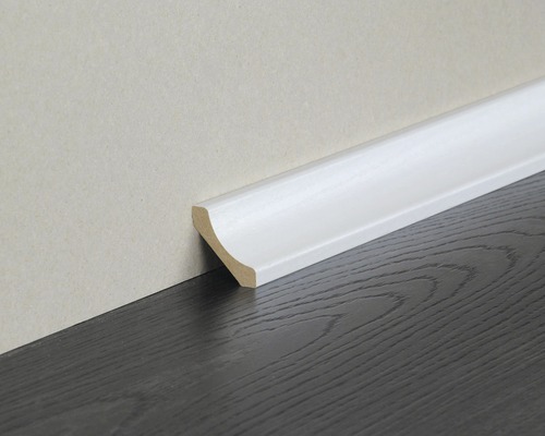 Sockelleiste aus Holz, weiß