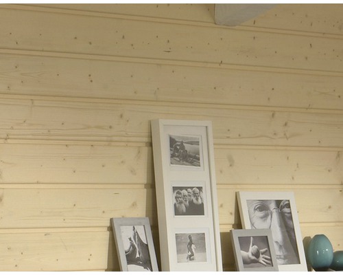 Dekorative Bilderrahmen auf Holzpaneelen