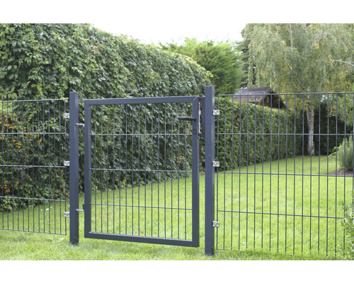 Doppelstabmattenzaun Gartentor im Garten