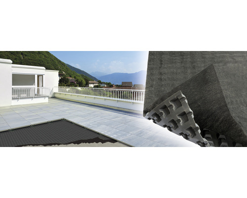 Terrasse mit Plattenbelag und Drainagematte