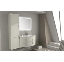Badezimmer mit Waschtisch, Spiegelschrank und beleuchtetem Spiegel