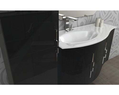 Waschtischunterschrank mit Waschbecken und Armatur im Badezimmer