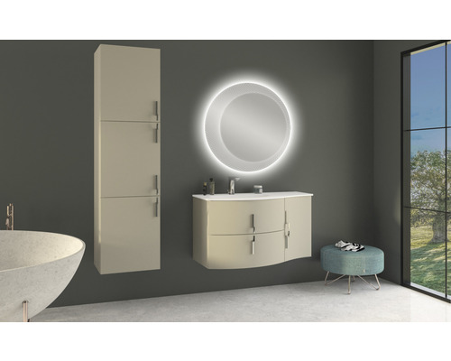 Badezimmer mit Waschtisch, Spiegelschrank, Hocker und Badewanne in hellem Design