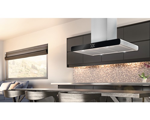 Küchenszene mit Dunstabzugshaube und Einbauküche