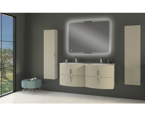 Modernes Badezimmer mit Waschtischunterschrank, Spiegelschrank mit Beleuchtung und Hochschränken.