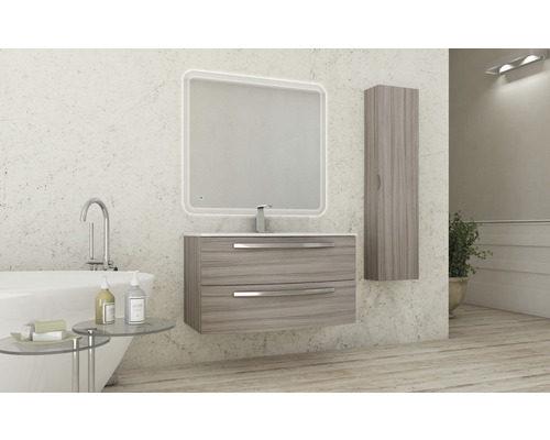 Badezimmer mit Waschtischunterschrank, Spiegel mit Beleuchtung und Hängeschrank