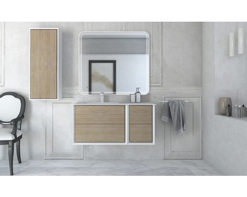 Badezimmer mit Waschtischunterschrank, Spiegelschrank, Spiegel und Stuhl