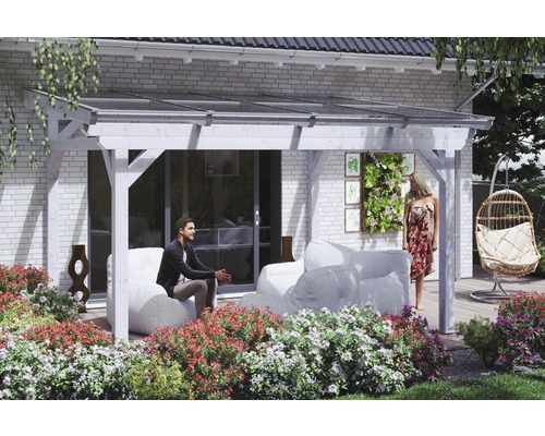 Terrassenüberdachung SKAN HOLZ Sanremo 434x250 cm weiß Szene einer hellen Terrasse mit Terrassenüberdachung, Sitzsäcken und einer Hängevorrichtung