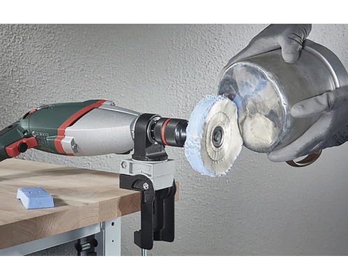 Poliermaschine mit eingespanntem Werkstück für Metallbearbeitung