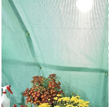 Grüne Gewächshausabdeckung mit Blumen und Sprühflasche