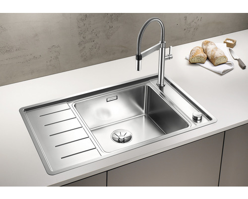 Edelstahlspüle mit Abtropffläche und Armatur