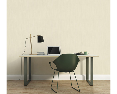 Arbeitszimmer mit Schreibtisch, Lampe, Laptop und Uni-Tapete