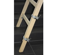 Holzleiter mit Eimerhaken aus Metall