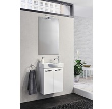 Badezimmer mit Waschbeckenunterschrank, Spiegel, Handtuchhalter und Pflanze
