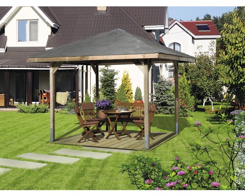 Holzpavillon mit Tisch und Stühlen im Garten