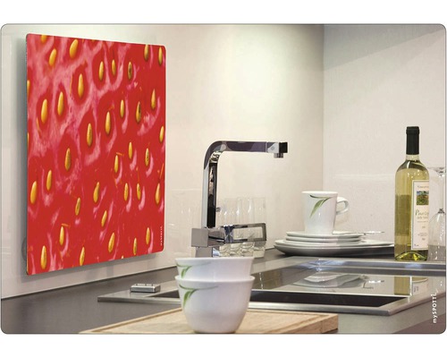 Küchenrückwand mit Erdbeermotiv in moderner Küche