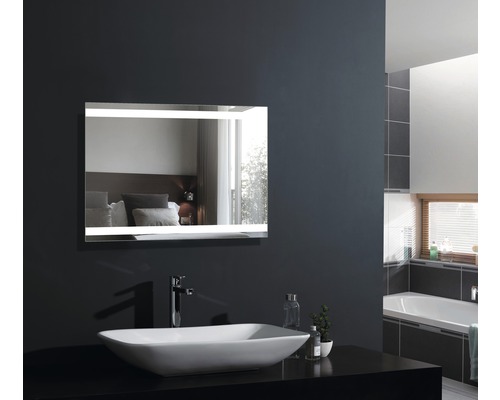 Modernes Badezimmer mit rechteckigem Spiegel und Waschbecken