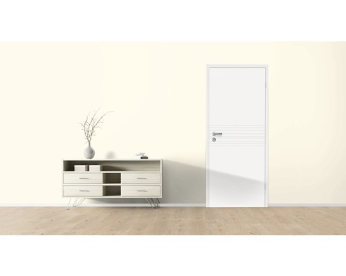 Innenansicht mit Kommode, Dekoration und Innentür