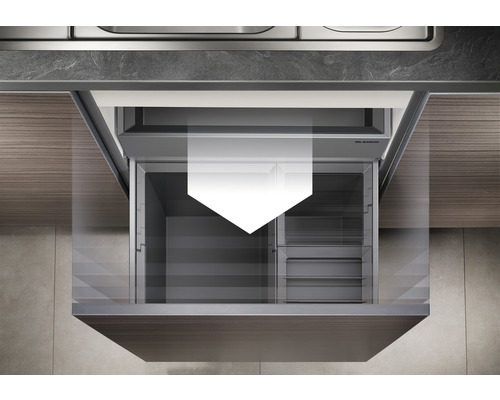 Geöffnete Küchenschublade mit Fächern