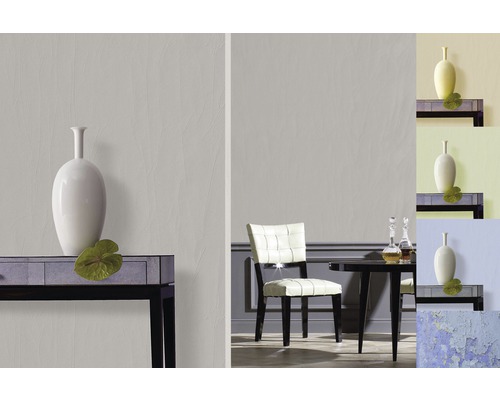 Helles Zimmer mit modernem Dekor, darunter ein Tisch, ein Stuhl und eine Vase