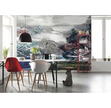Esszimmer mit Fototapete Berglandschaft, Esstisch und Stühlen sowie Regal