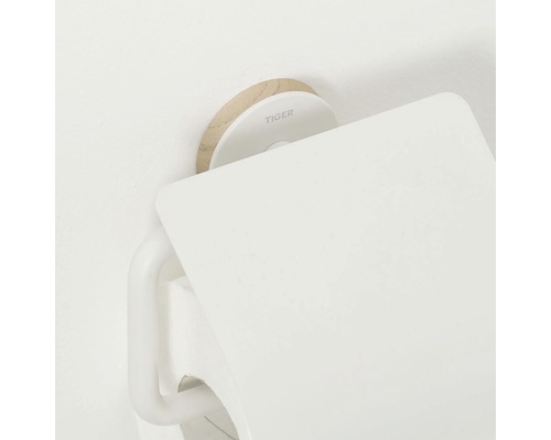 Tiger Logo auf einem Toilettenpapierhalter