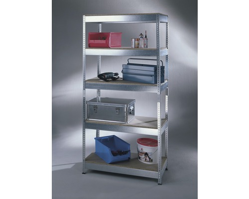 Metallregal mit fünf Ablagen und verschiedenen Gegenständen