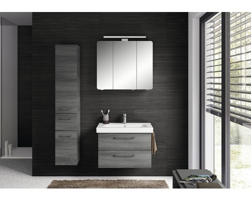 Badezimmer mit Waschtisch, Spiegelschrank und Hochschrank im modernen Design